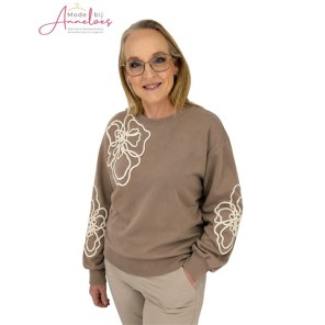 Elvira sweater Liora borduring 26-045 - Cappuccino Elvira sweater Liora borduring 26-045 - Cappuccino